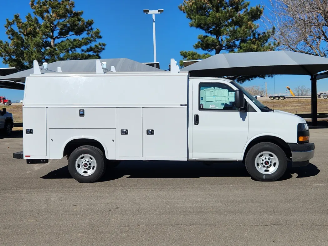 2025 GMC Savana Commercial Cutaway 
