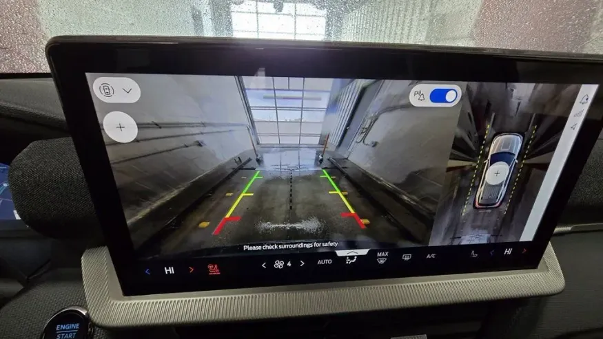 2026 Ford Explorer | Photo 23 of 33