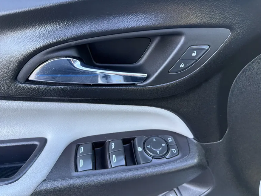 2020 Chevrolet Equinox Premier | Photo 13 of 22