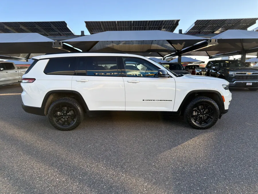 2024 Jeep Grand Cherokee L Altitude | Photo 5 of 23