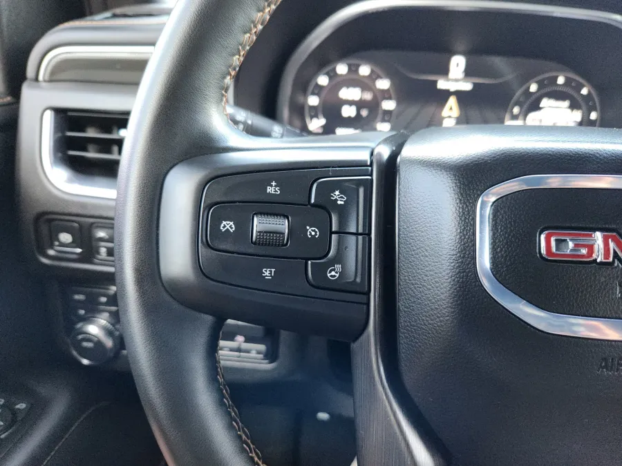 2024 GMC Yukon AT4 | Photo 25 of 32