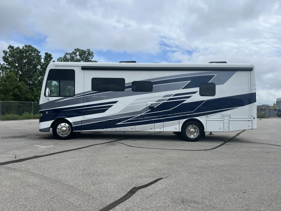 2026 Newmar Bay Star 3225 | Photo 1 of 23