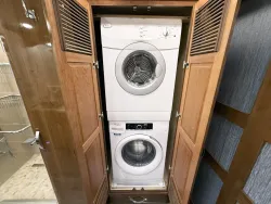 2018 Newmar King Aire 4553 | Thumbnail Photo 17 of 33