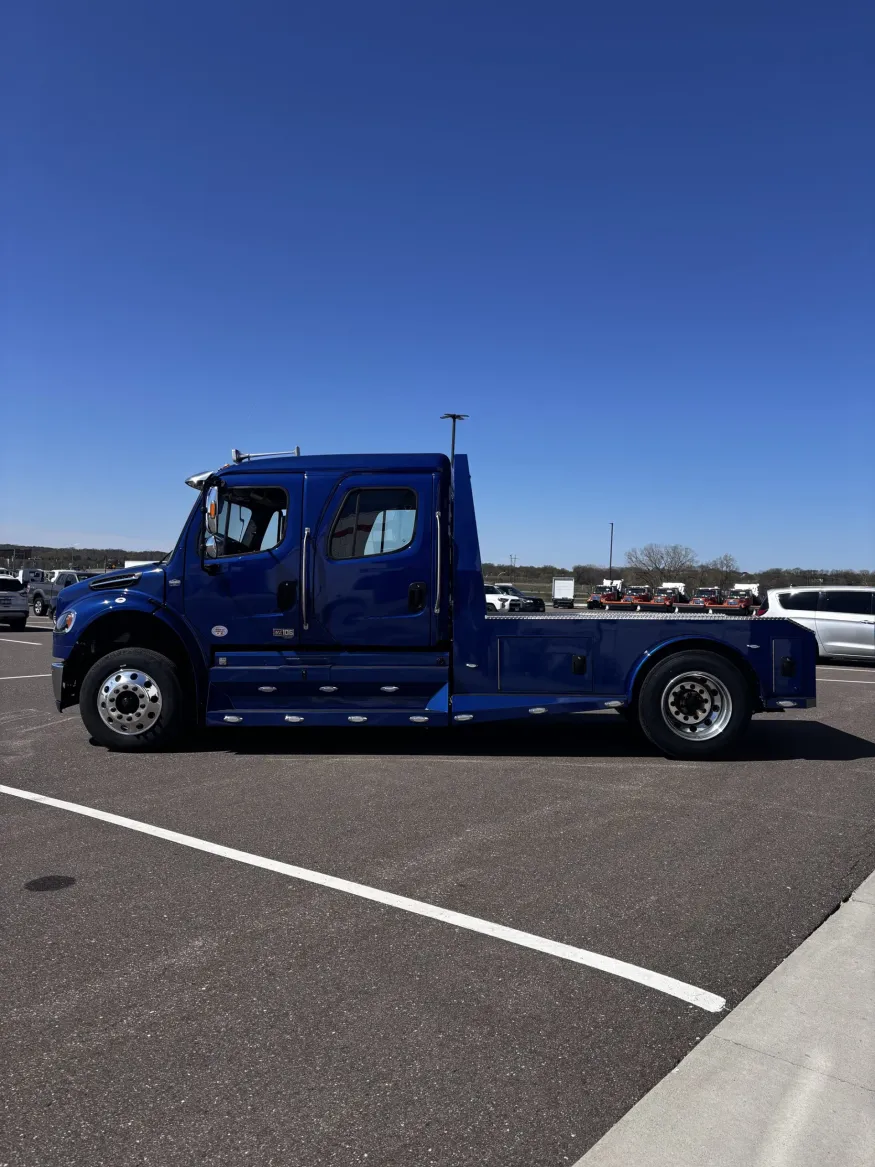 2025 Freightliner M2 106 Summit Hauler | Photo 5 of 27