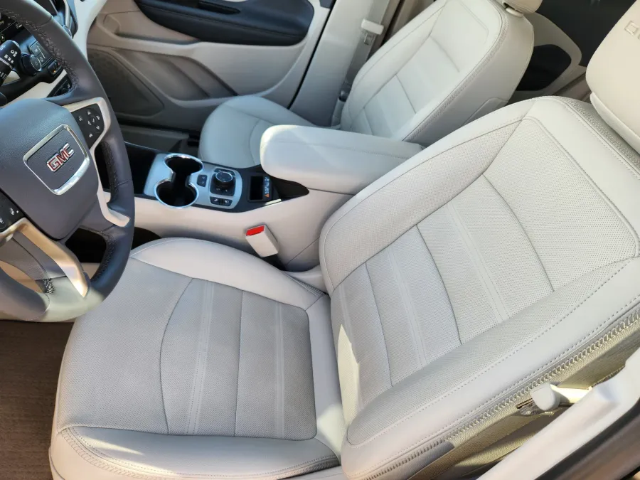 2023 GMC Terrain Denali | Photo 8 of 21