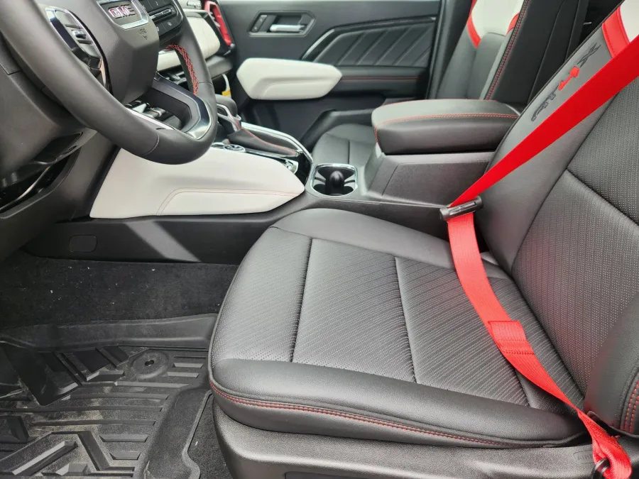 2026 GMC Canyon 4WD AT4X | Photo 8 of 29