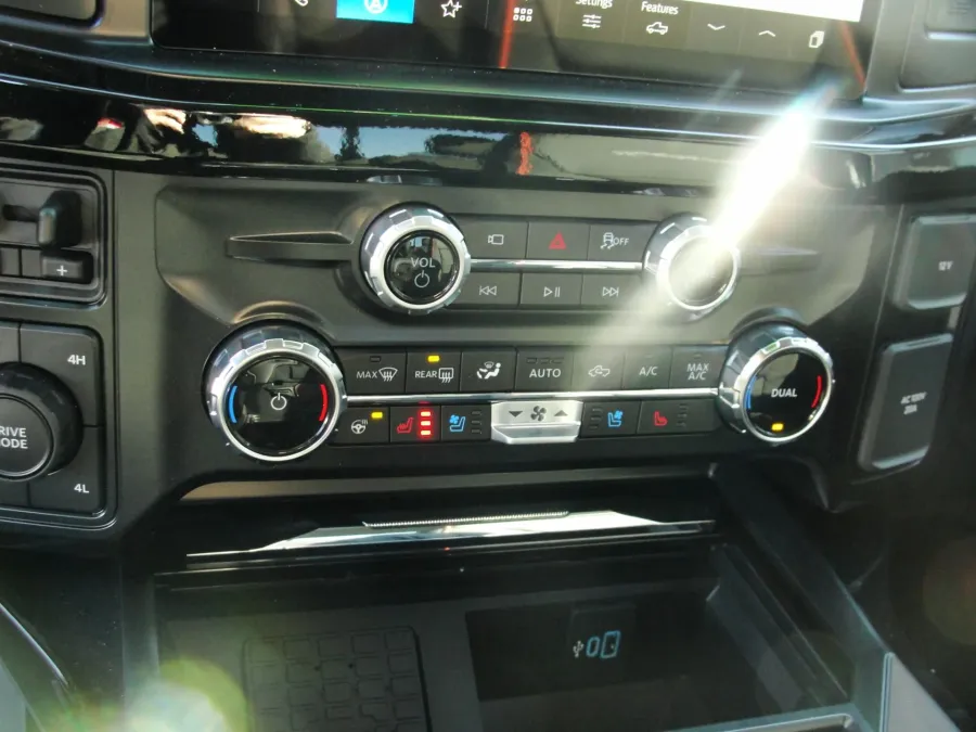 2026 Ford F-250 Lariat | Photo 12 of 19