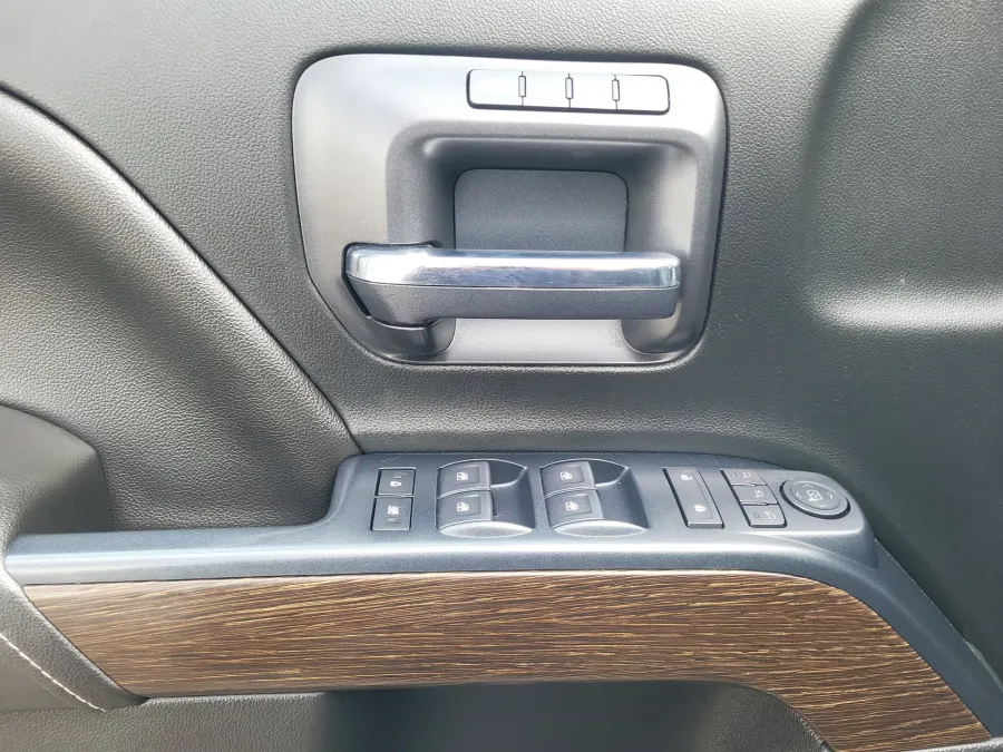 2018 GMC Sierra 2500HD Denali | Photo 10 of 23