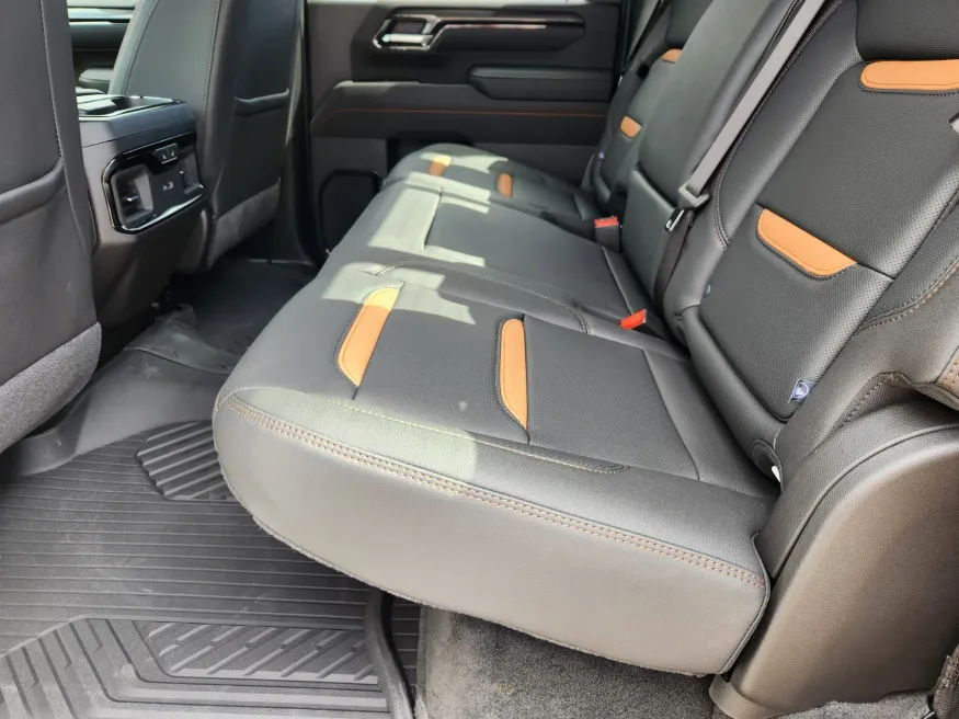 2025 GMC Sierra 2500HD AT4 | Photo 10 of 30