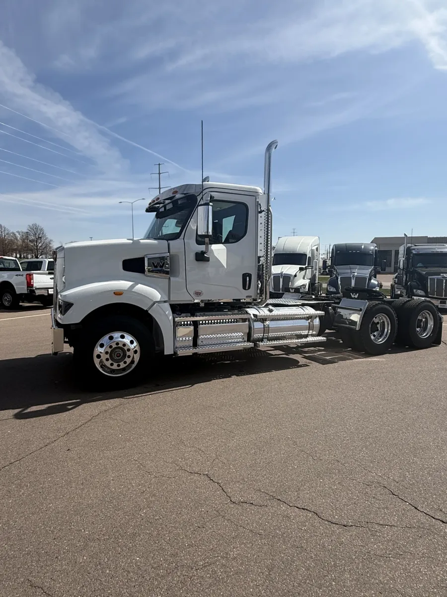 2027 Western Star 49X | Photo 1 of 16