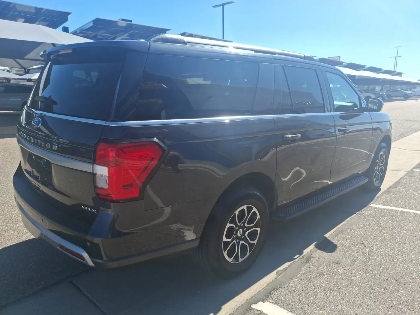 2024 Ford Expedition Max XLT | Photo 4 of 23
