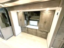 2026 Newmar Dutch Star 4369 | Thumbnail Photo 15 of 34