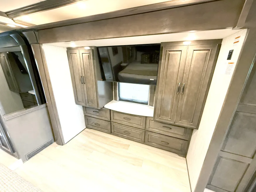 2026 Newmar Dutch Star 4369 | Photo 15 of 34