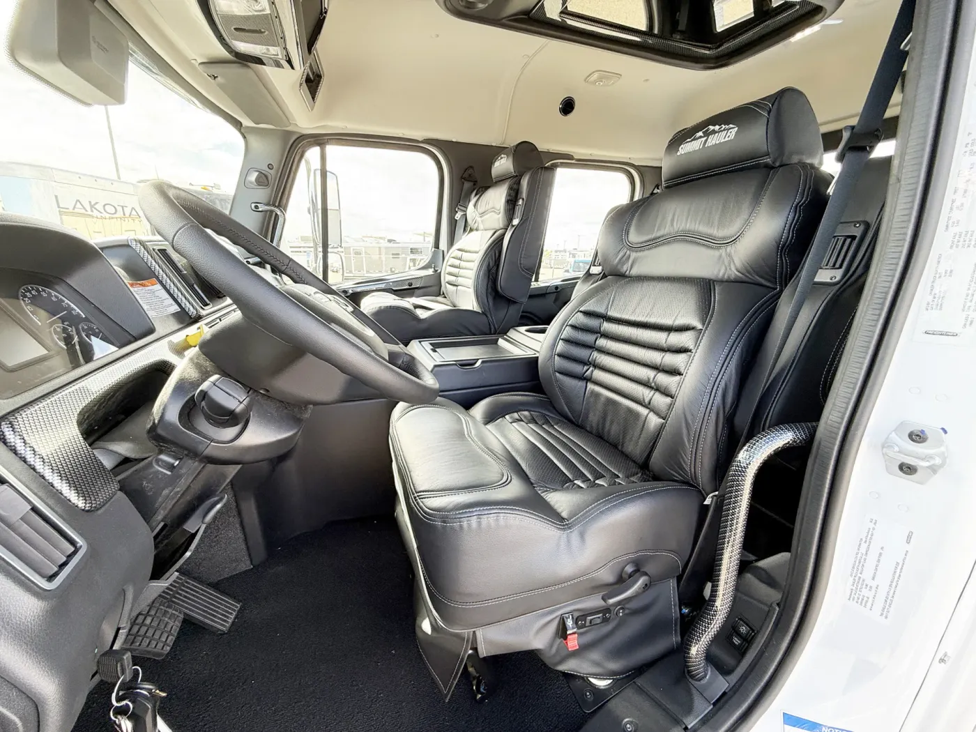 2026 Freightliner M2 112 SUMMIT HAULER | Photo 5 of 21