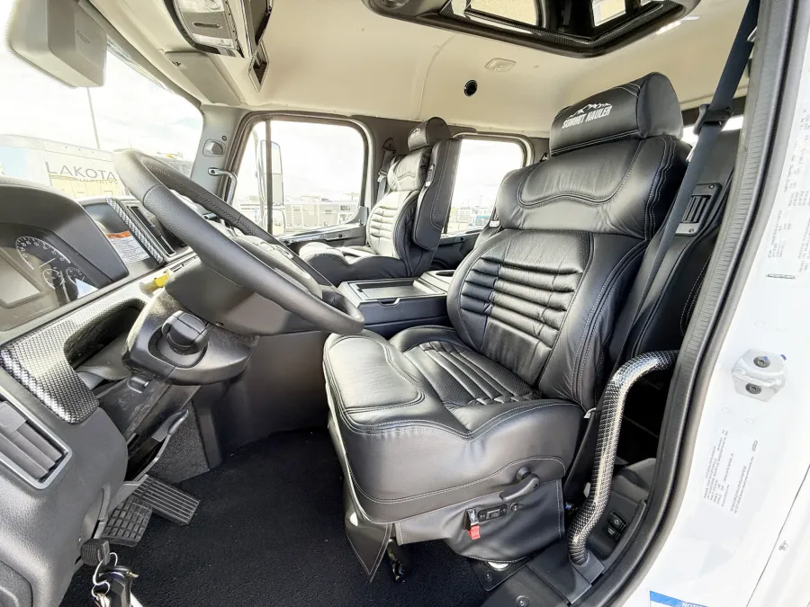 2026 Freightliner M2 112 SUMMIT HAULER | Photo 5 of 21