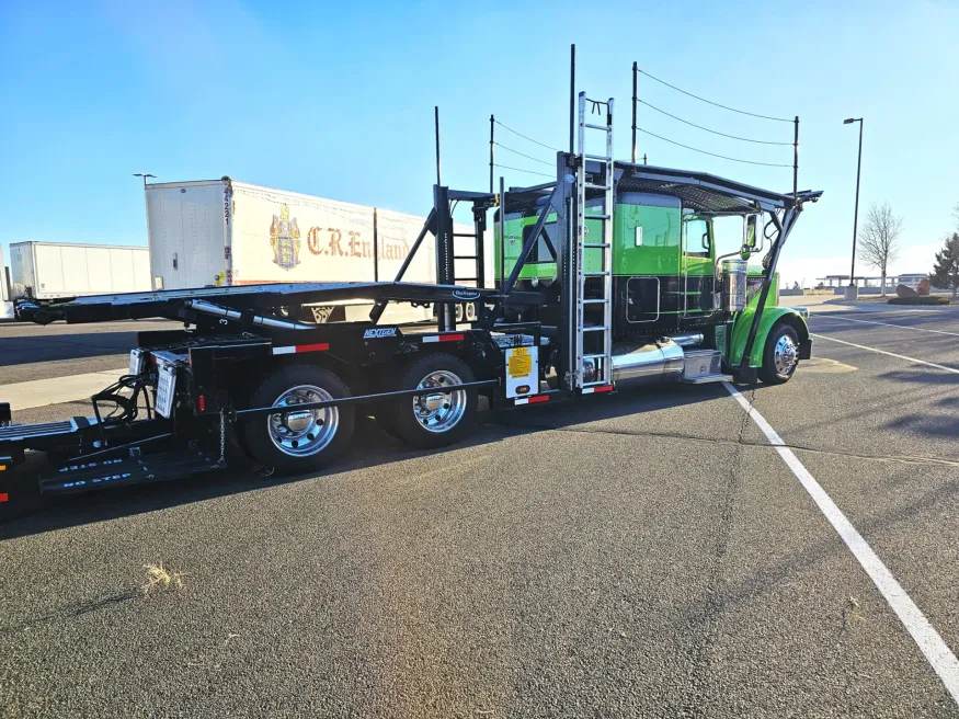 2022 Peterbilt 389 | Photo 5 of 40