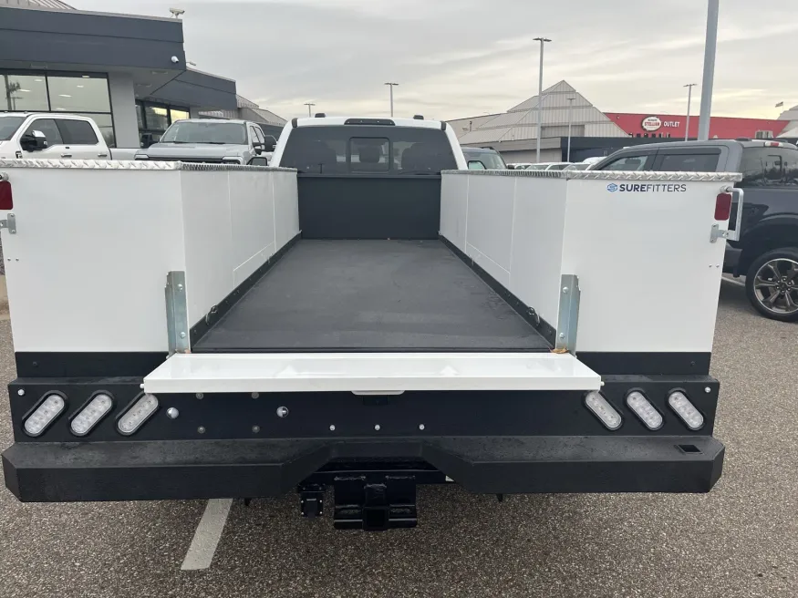 2025 Ford Super Duty F-550 | Photo 7 of 14