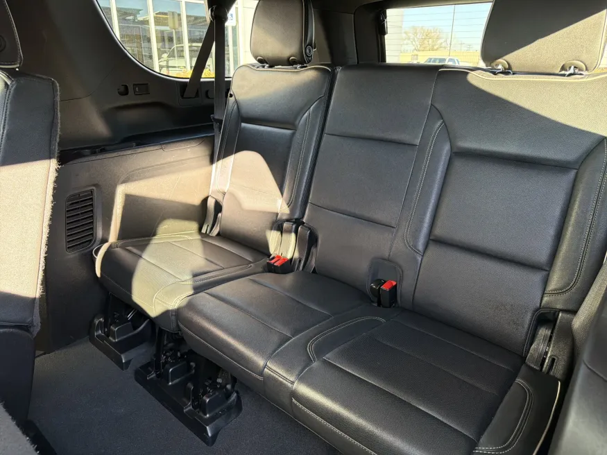 2024 Chevrolet Suburban Premier | Photo 11 of 23