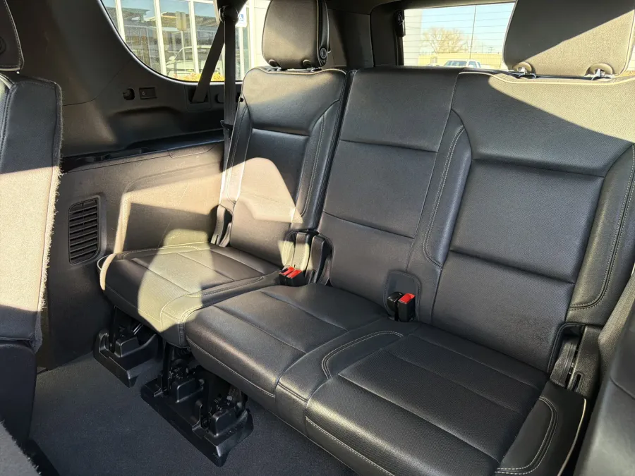 2024 Chevrolet Suburban Premier | Photo 11 of 23