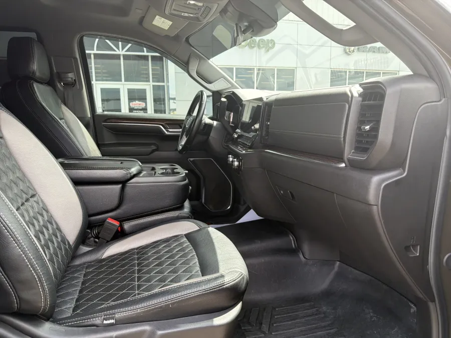 2024 GMC Sierra 1500 Elevation | Photo 13 of 22