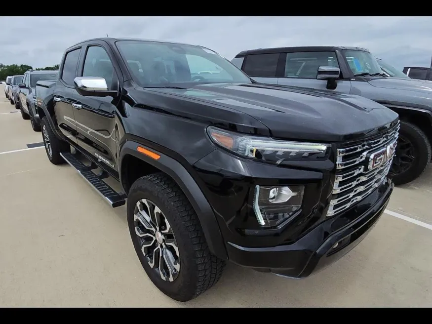 2025 GMC Canyon 4WD Denali | Photo 4 of 4