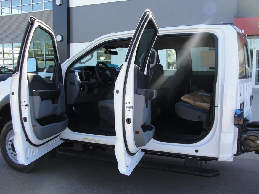 2026 Ford F-550 | Photo 8 of 12