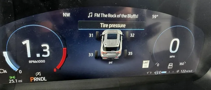 2025 Ford Explorer | Photo 20 of 35