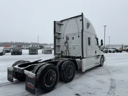 2022 Freightliner Cascadia | Thumbnail Photo 3 of 11