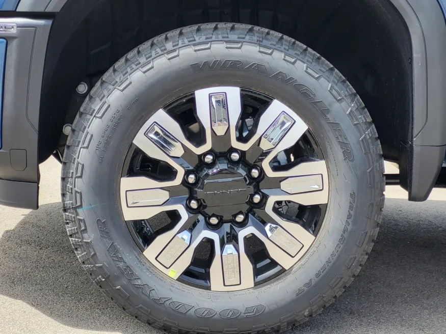2026 GMC Sierra 2500HD Denali | Photo 9 of 25