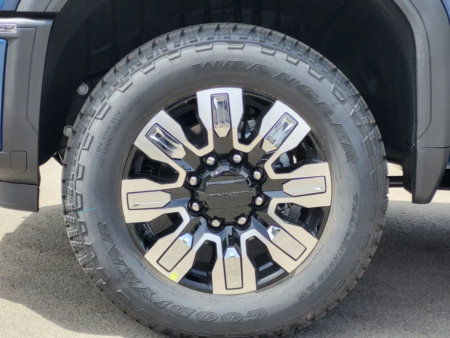 2026 GMC Sierra 2500HD Denali | Photo 9 of 25