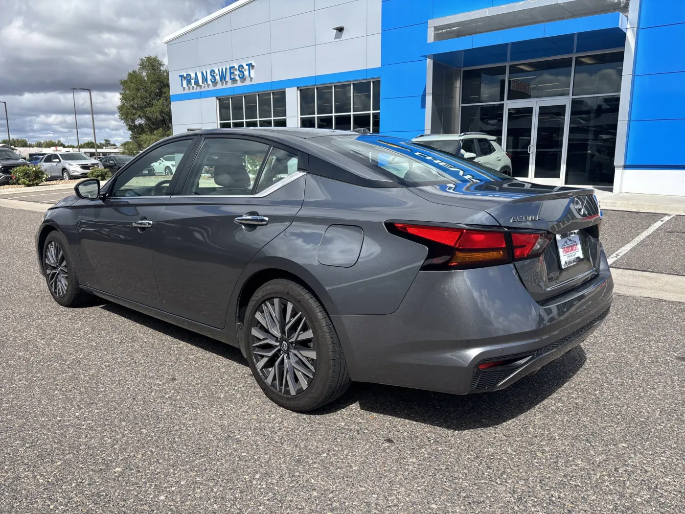 2023 Nissan Altima 2.5 SV | Photo 2 of 19