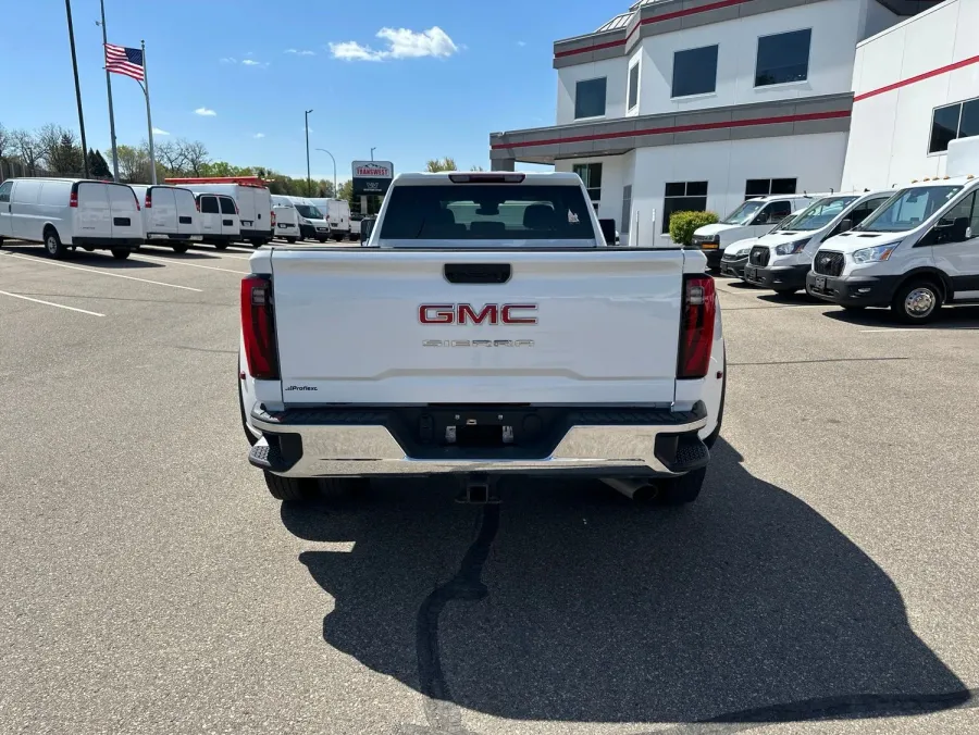 2025 GMC Sierra 3500HD Pro | Photo 3 of 16