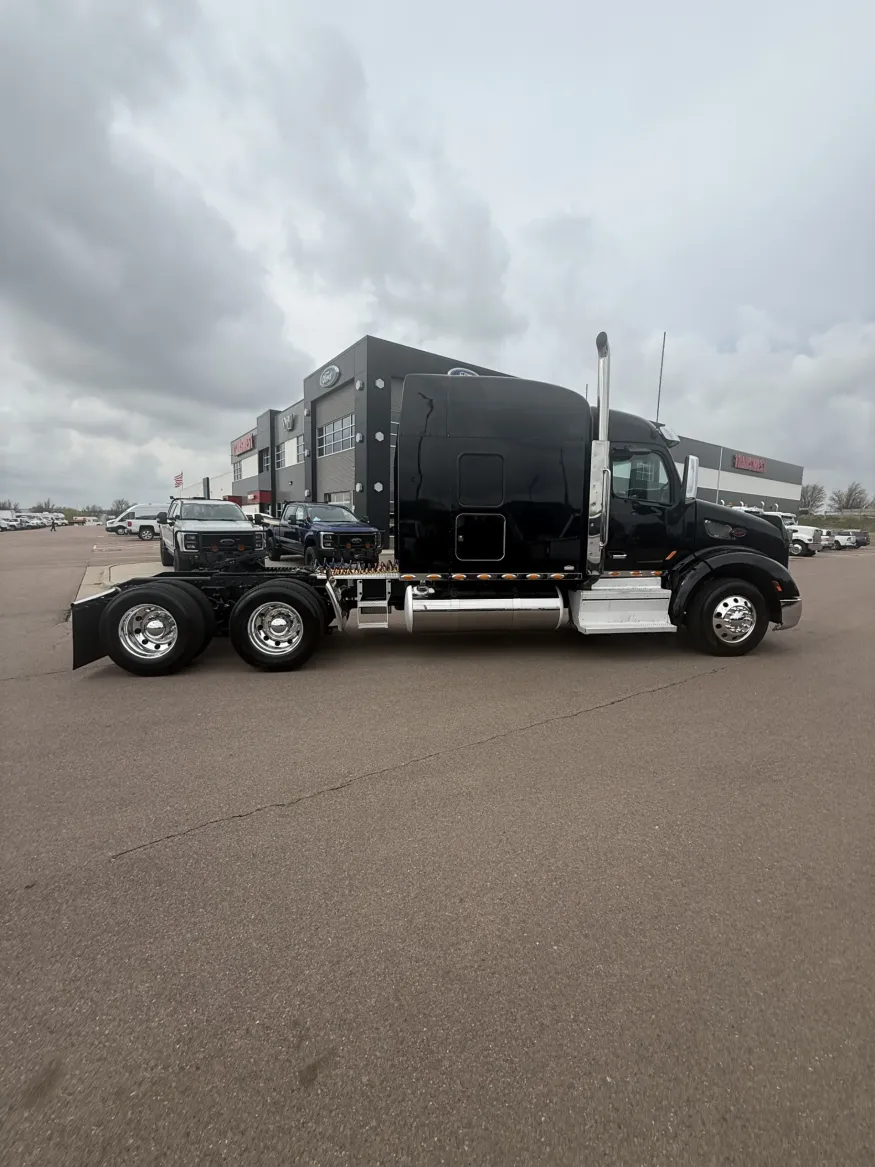 2019 Peterbilt 579 | Photo 5 of 17