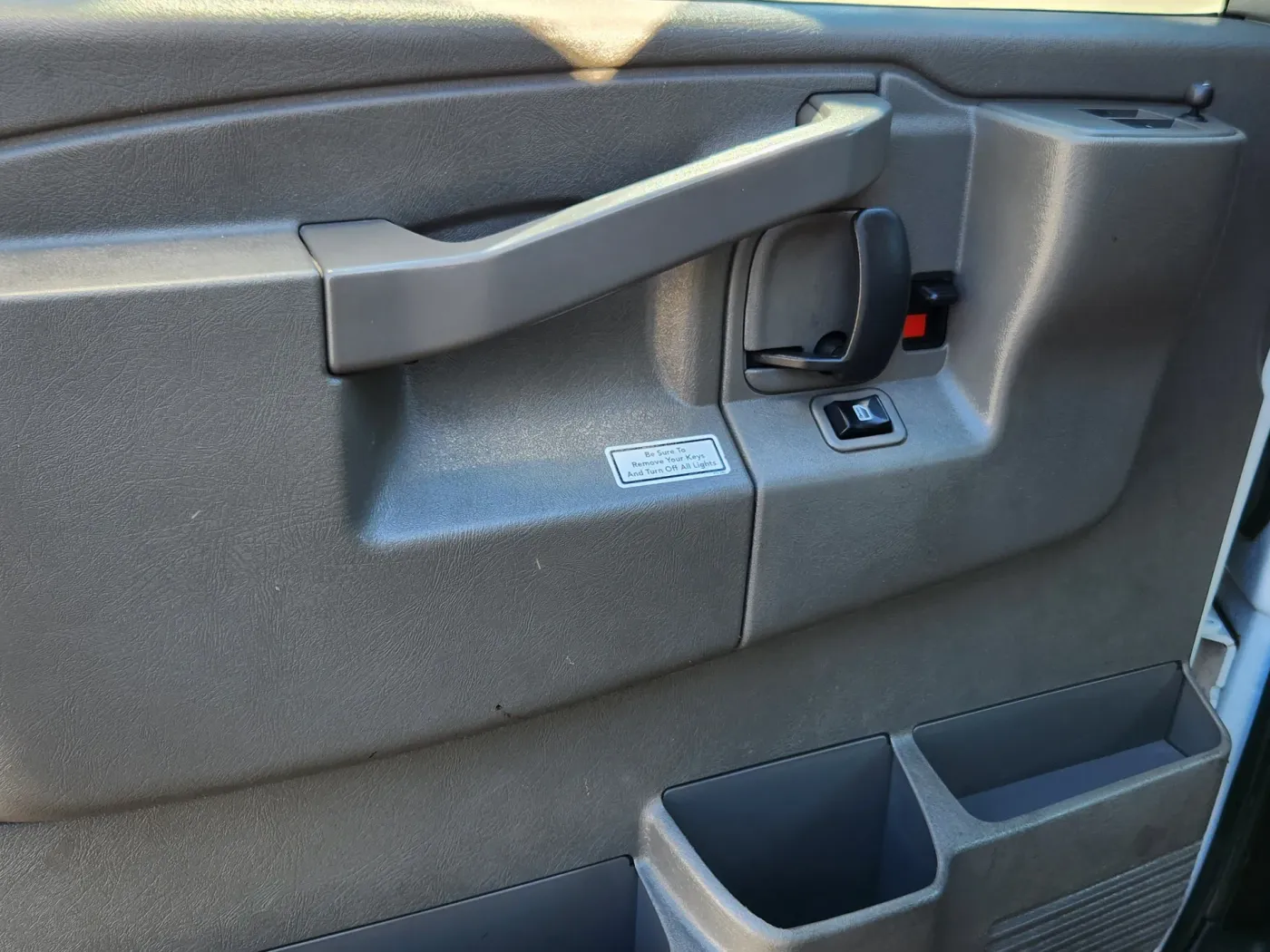 2022 GMC Savana Commercial Cutaway CUTWAY | Photo 5 of 20