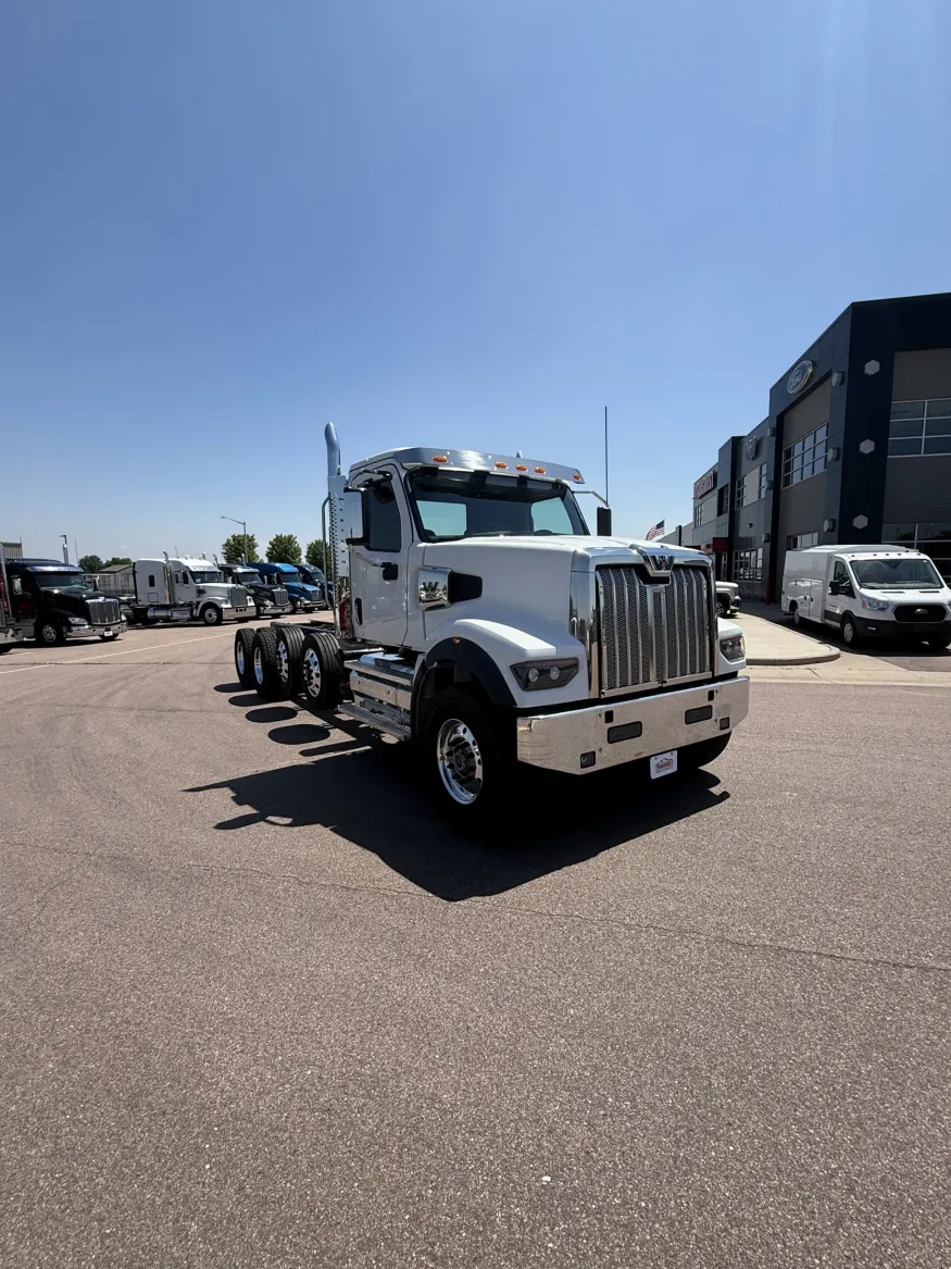 2027 Western Star 49X | Photo 6 of 13