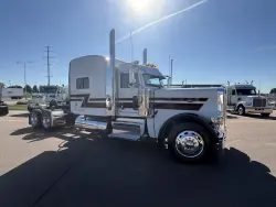 2023 Peterbilt 389 | Thumbnail Photo 6 of 12