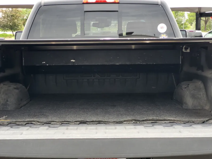 2015 GMC Sierra 2500HD Denali | Photo 23 of 24