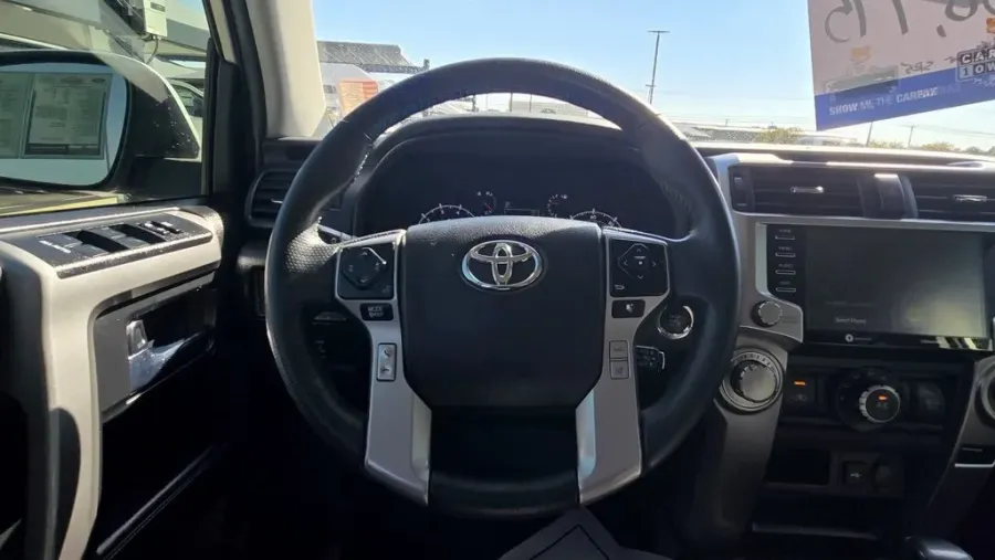 2022 Toyota 4Runner | Photo 14 of 29