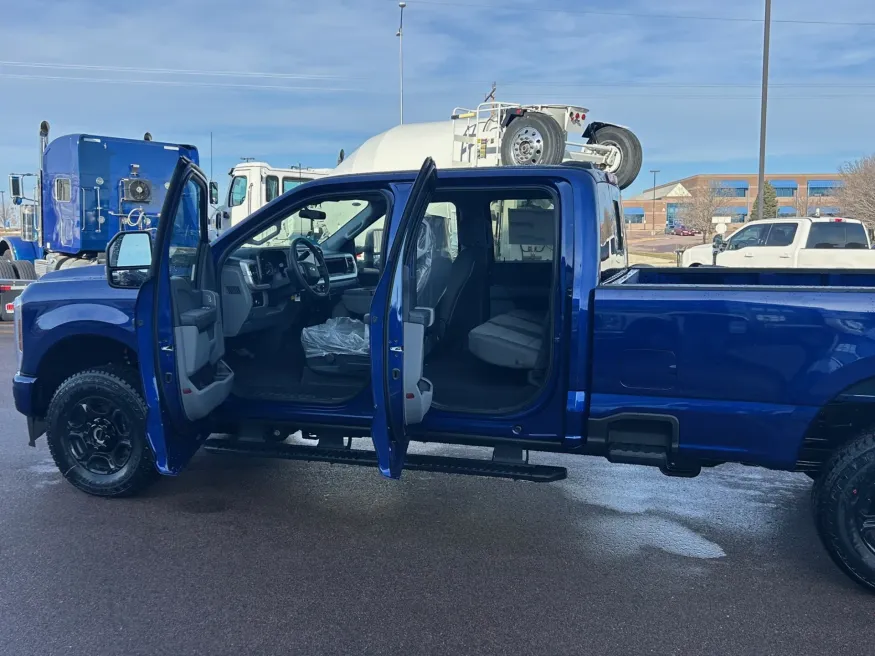 2026 Ford F-250 | Photo 9 of 13