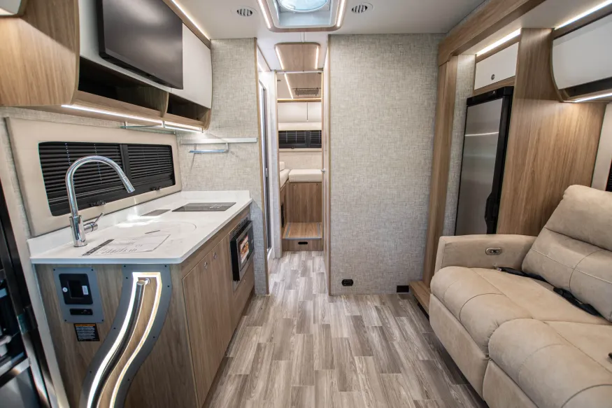 2026 Tiffin Wayfarer 25XLW | Photo 3 of 16