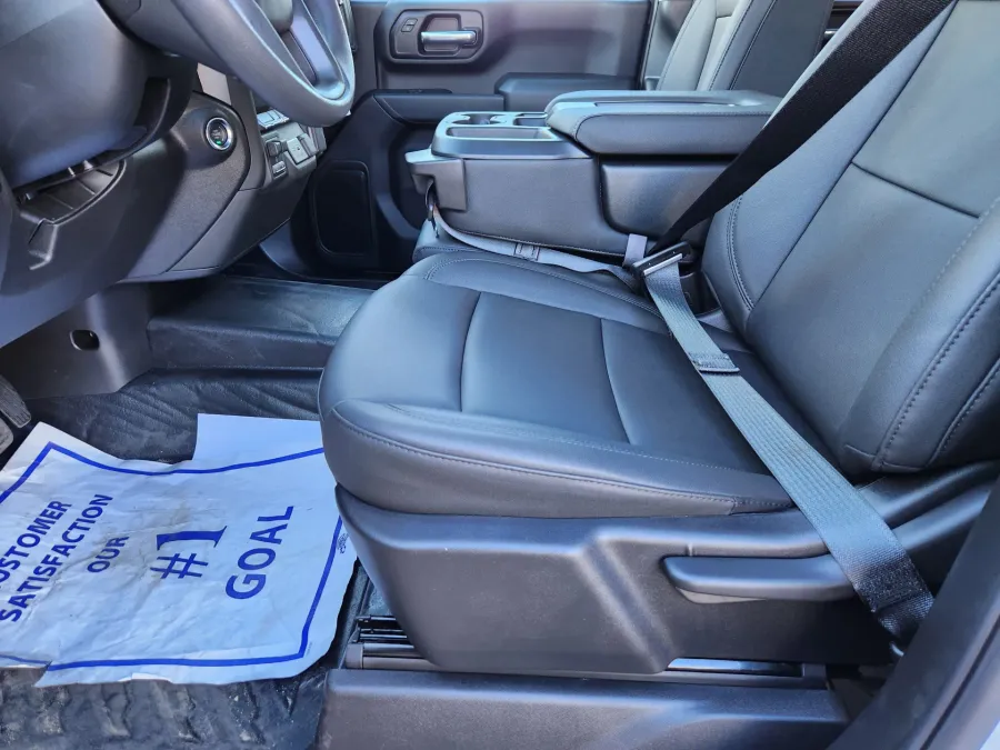 2025 GMC Sierra 2500HD Pro | Photo 9 of 32