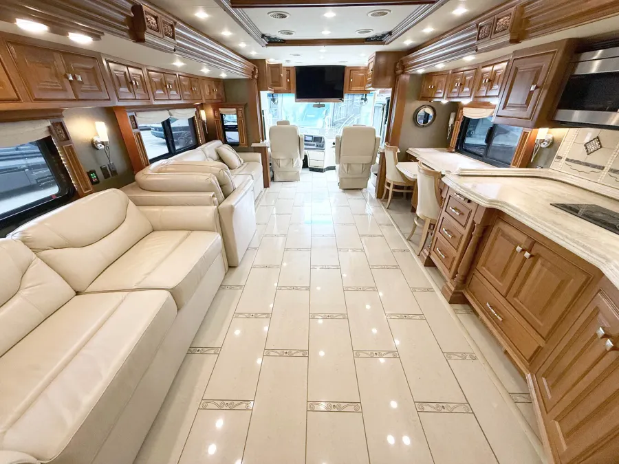 2013 Tiffin Zephyr | Photo 5 of 32