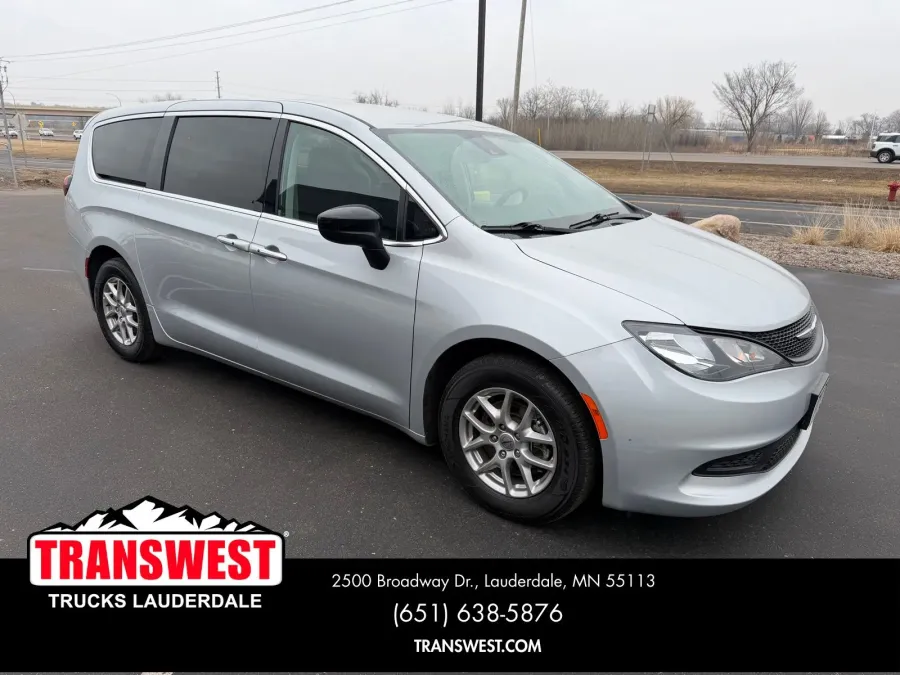 2024 Chrysler Voyager LX | Photo 6 of 23