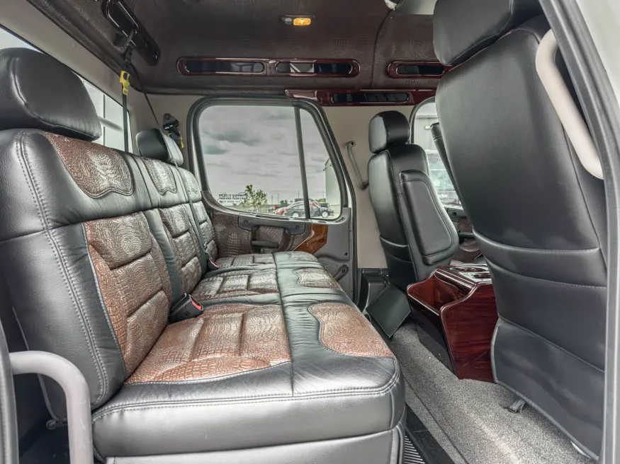 2022 Freightliner M2 112 Western Hauler | Photo 15 of 19