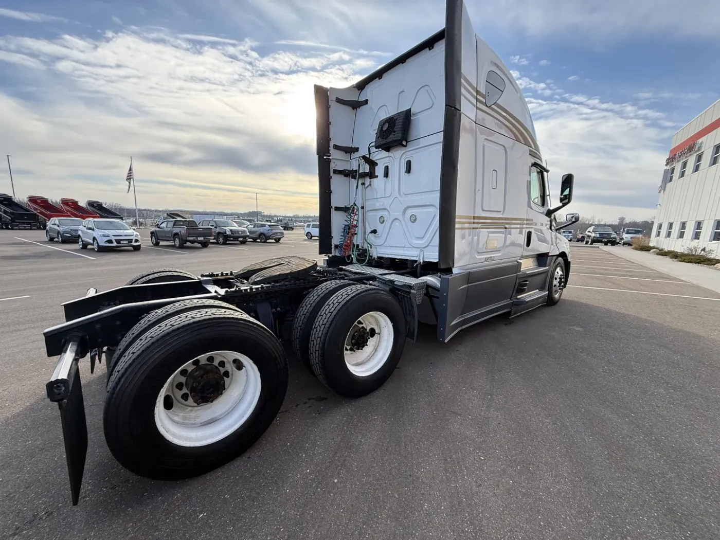 2022 Freightliner Cascadia | Photo 5 of 14