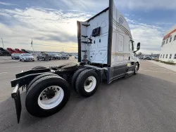 2022 Freightliner Cascadia | Thumbnail Photo 5 of 14