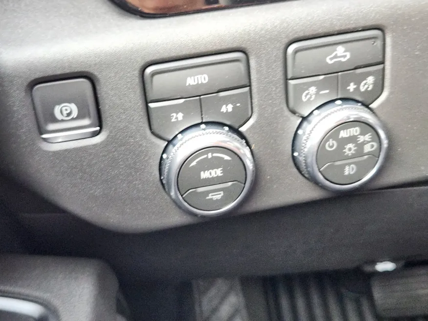 2026 GMC Sierra 1500 Elevation | Photo 15 of 23