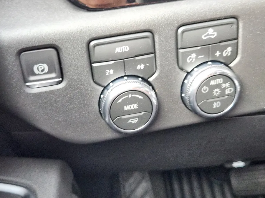 2026 GMC Sierra 1500 Elevation | Photo 15 of 23