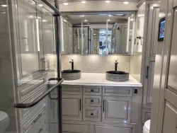2027 Newmar London Aire 4569 | Thumbnail Photo 30 of 45