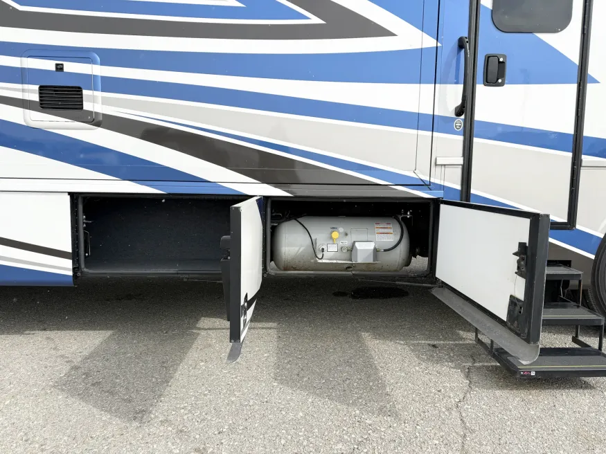 2022 Newmar Canyon Star 3722 | Photo 22 of 28